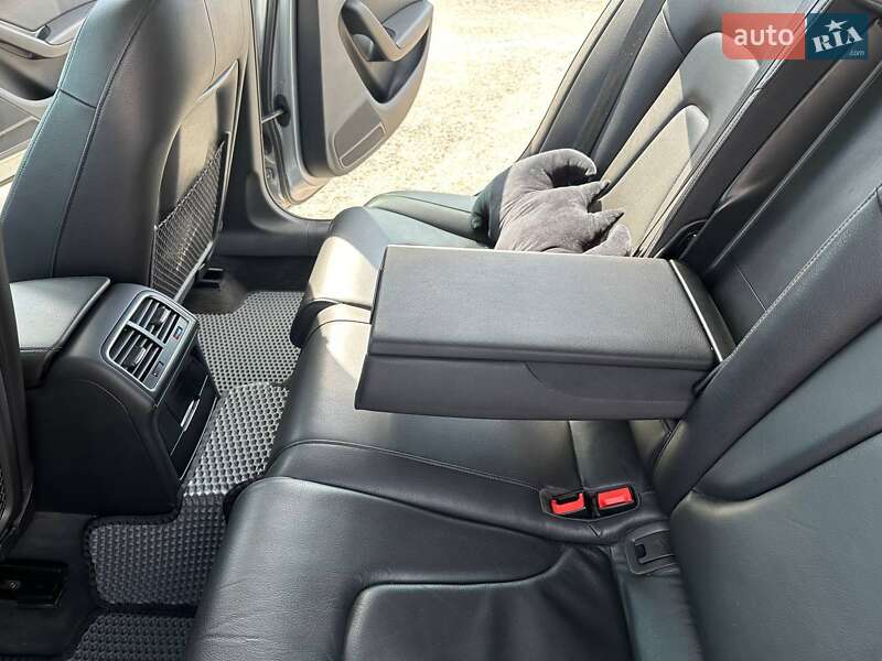 Седан Audi A4 2010 в Ровно
