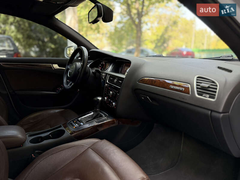 Седан Audi A4 2012 в Измаиле