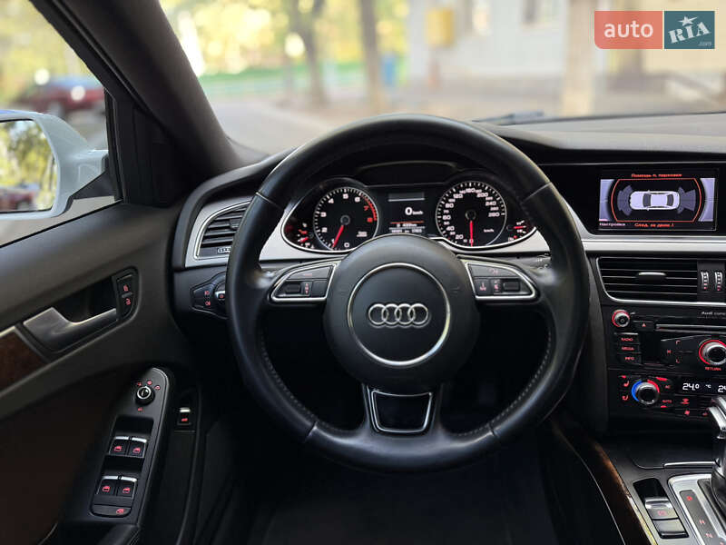 Седан Audi A4 2012 в Измаиле
