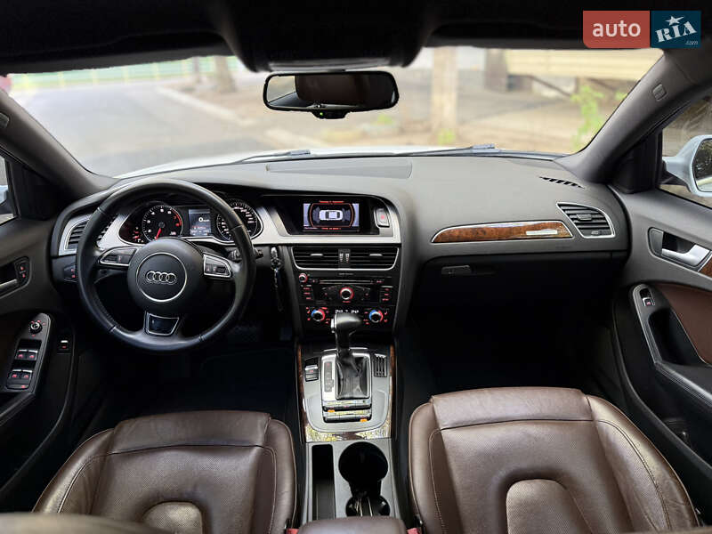 Седан Audi A4 2012 в Измаиле