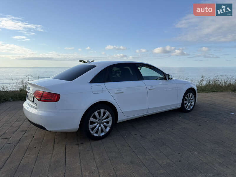 Седан Audi A4 2010 в Одессе
