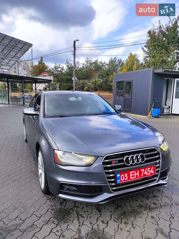 Седан Audi A4 2014 в Луцке