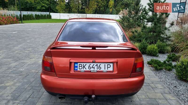 Седан Audi A4 1996 в Луцке