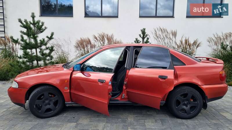 Седан Audi A4 1996 в Луцке