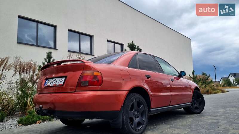 Седан Audi A4 1996 в Луцке