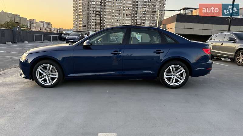 Седан Audi A4 2017 в Киеве