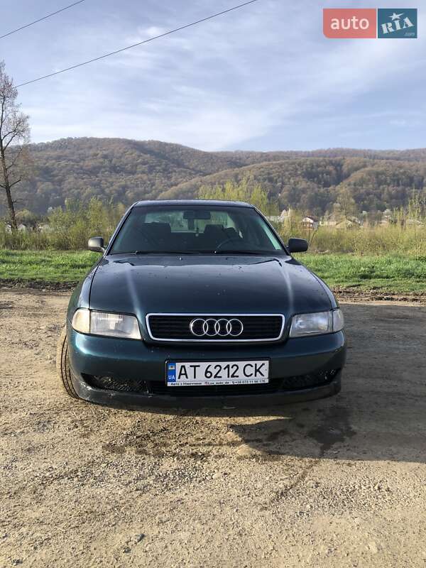 Седан Audi A4 1995 в Косові
