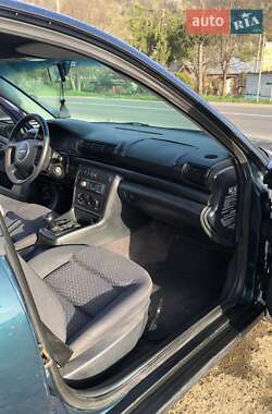 Седан Audi A4 1995 в Косові
