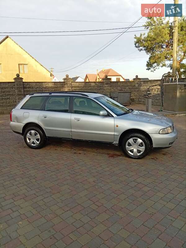 Універсал Audi A4 1997 в Володимирці