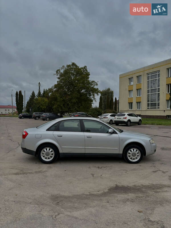 Седан Audi A4 2003 в Заре