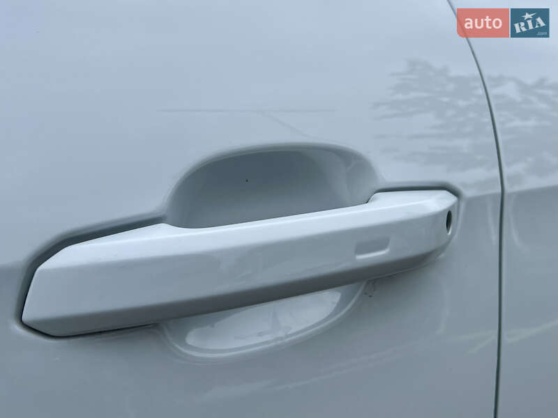 Седан Audi A4 2022 в Киеве