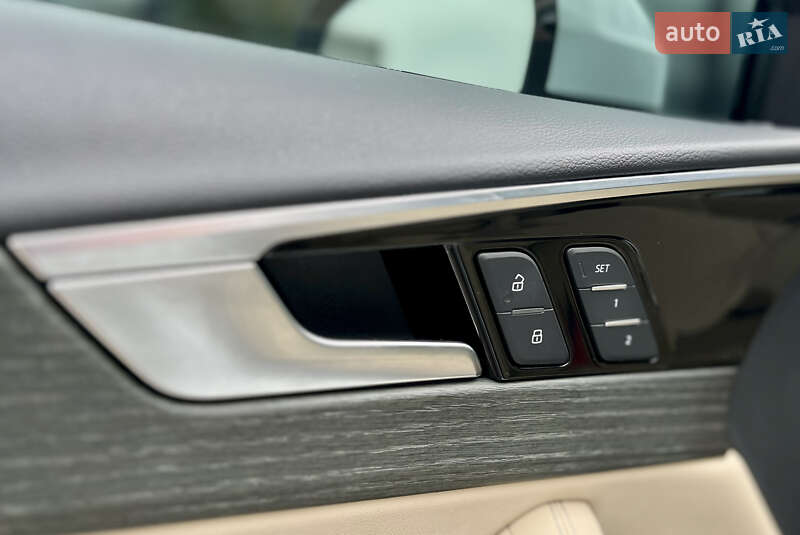 Седан Audi A4 2022 в Киеве