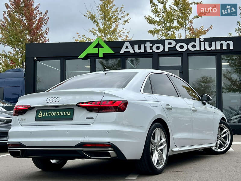 Седан Audi A4 2022 в Киеве