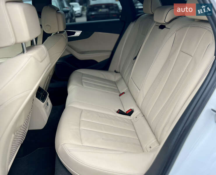 Седан Audi A4 2022 в Киеве