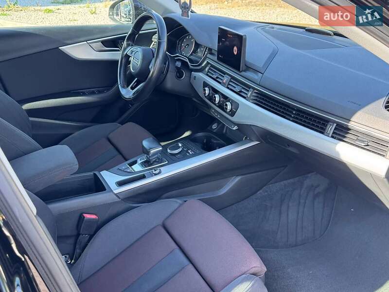 Седан Audi A4 2016 в Запорожье