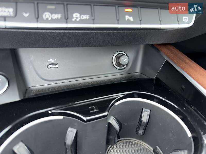 Седан Audi A4 2021 в Львові