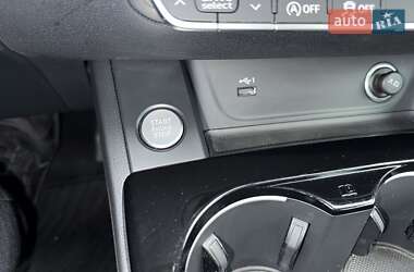 Седан Audi A4 2021 в 
