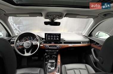 Седан Audi A4 2021 в 