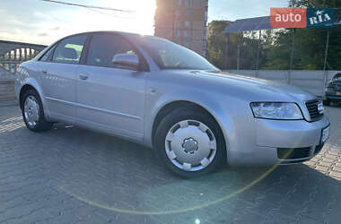 Седан Audi A4 2004 в 