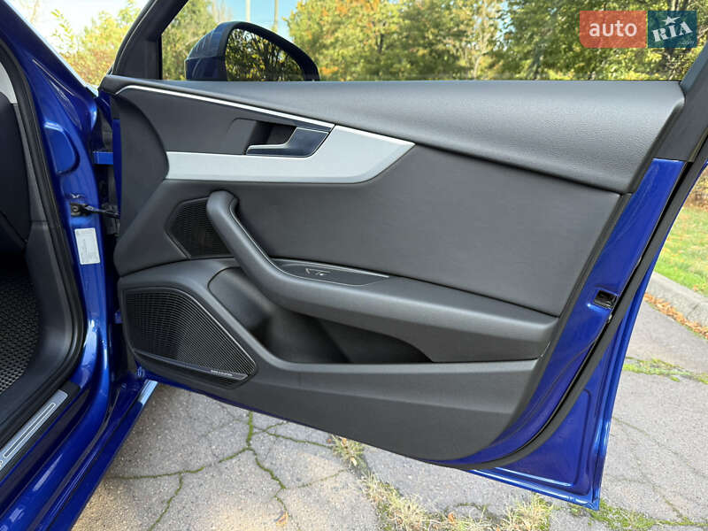 Универсал Audi A4 2016 в Днепре