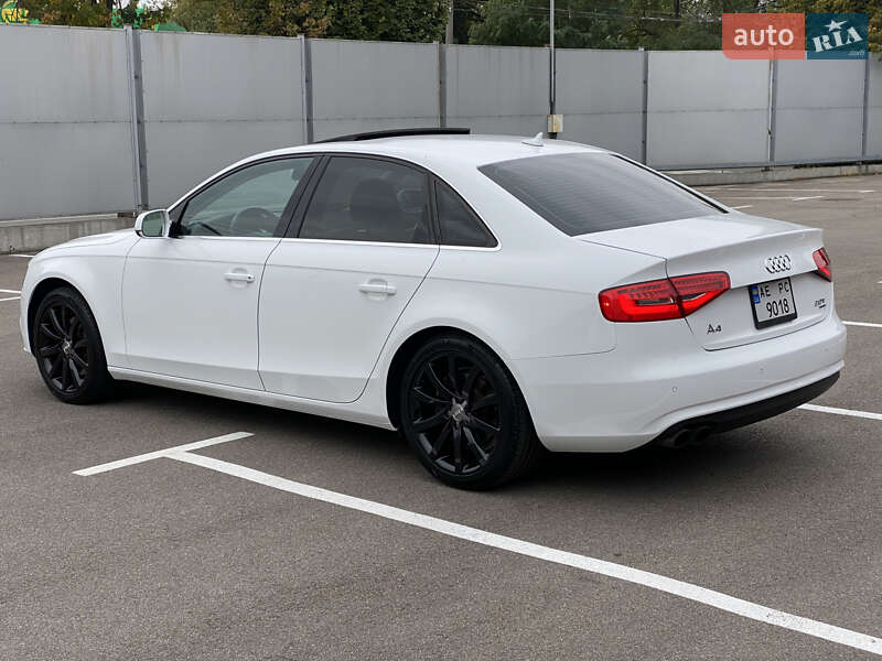 Седан Audi A4 2013 в Києві