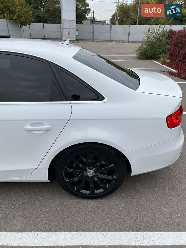 Седан Audi A4 2013 в Києві