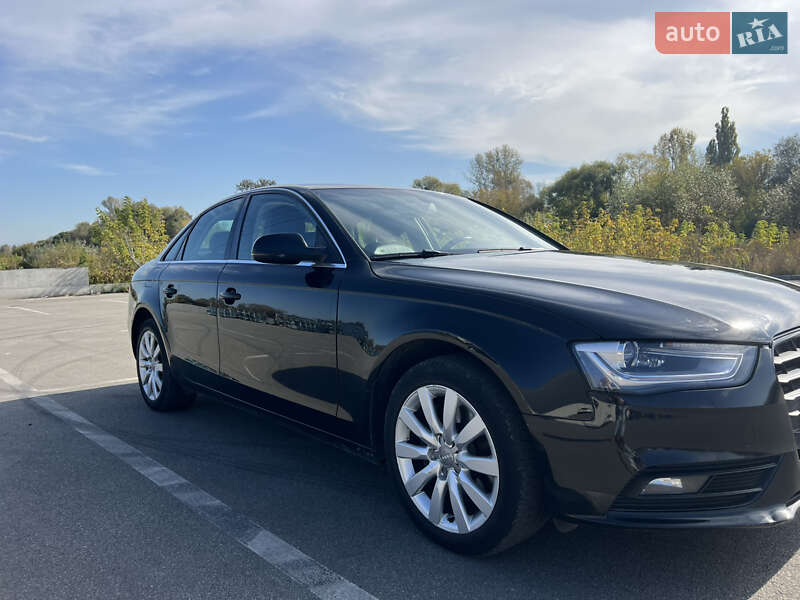 Седан Audi A4 2012 в Ирпене
