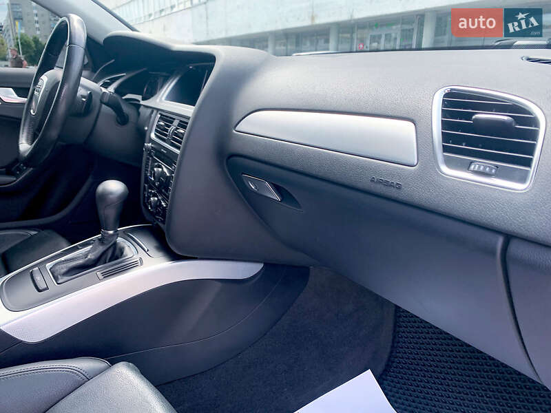 Седан Audi A4 2010 в Тернополе