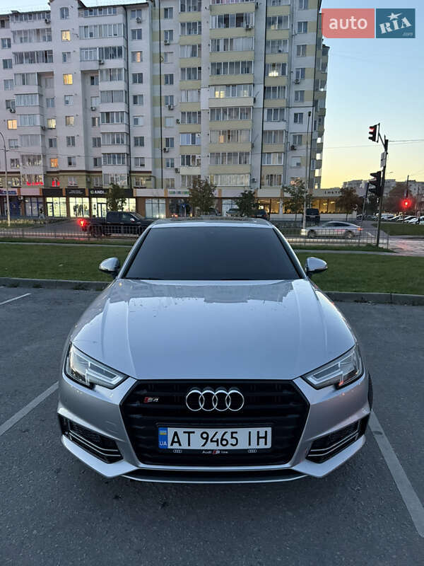 Седан Audi A4 2018 в Ивано-Франковске