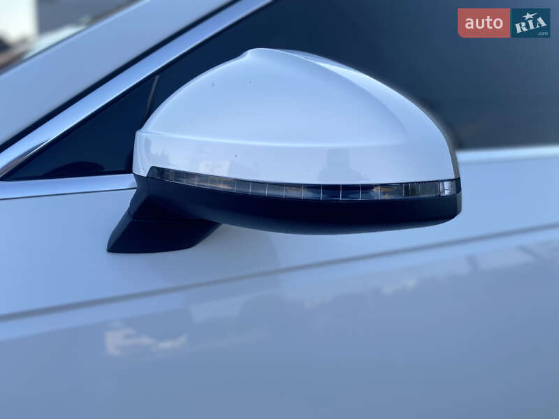 Седан Audi A4 2016 в Львове