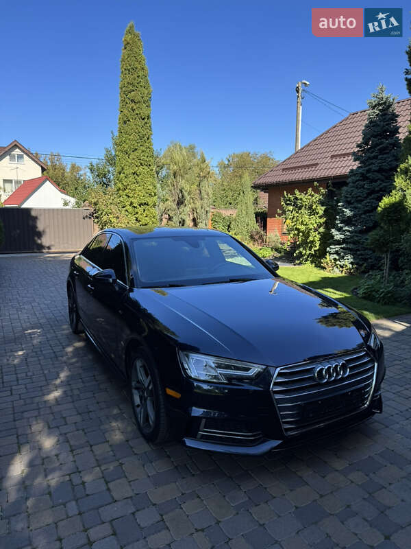 Седан Audi A4 2018 в 