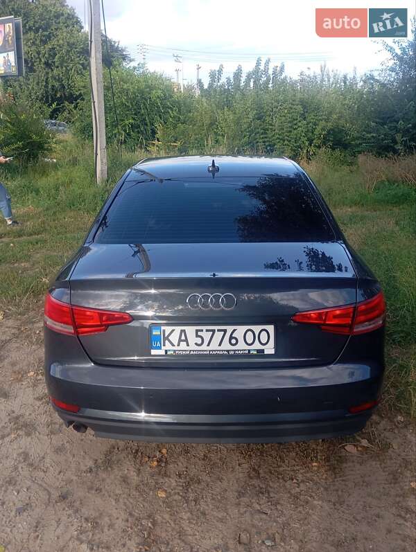 Седан Audi A4 2018 в Буче