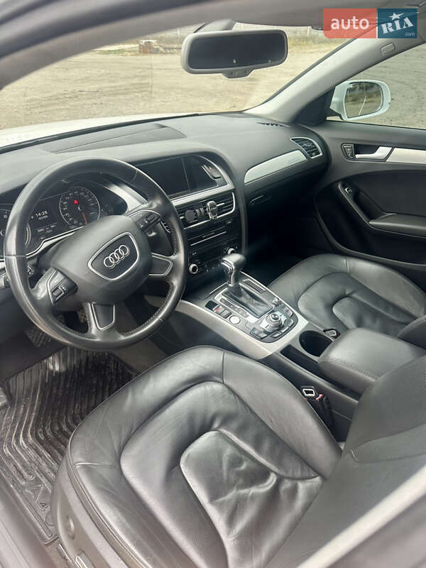 Седан Audi A4 2014 в Тростянце