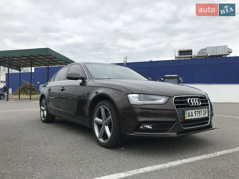Седан Audi A4 2012 в Киеве