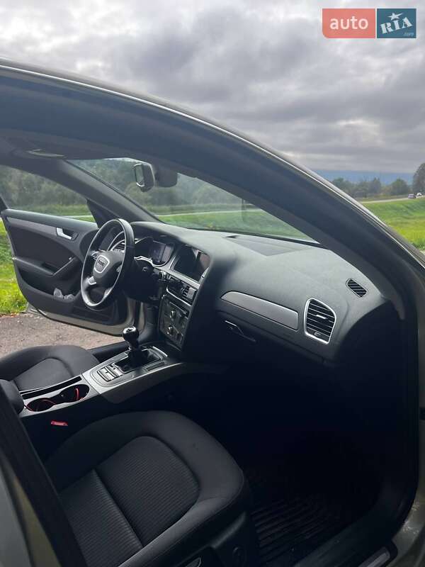 Седан Audi A4 2014 в Львове