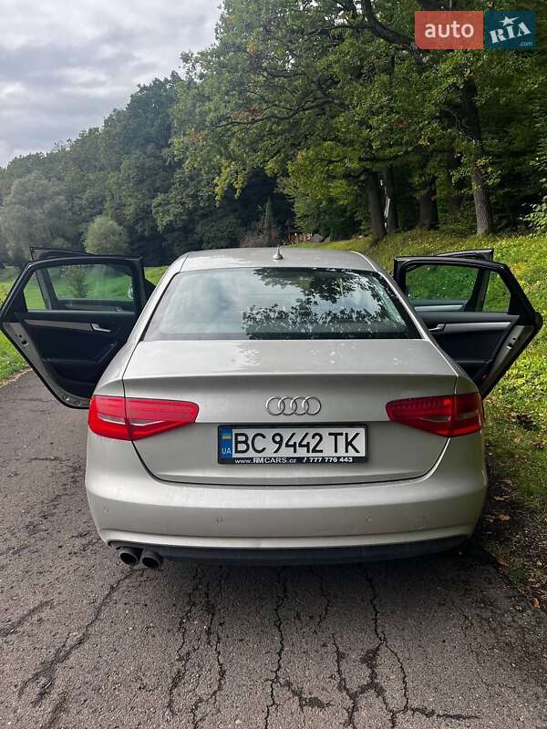 Седан Audi A4 2014 в Львове