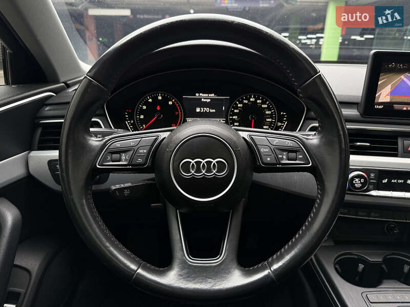 Седан Audi A4 2017 в Киеве