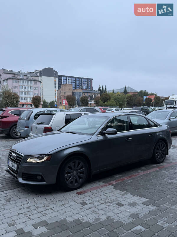 Седан Audi A4 2011 в Буковеле