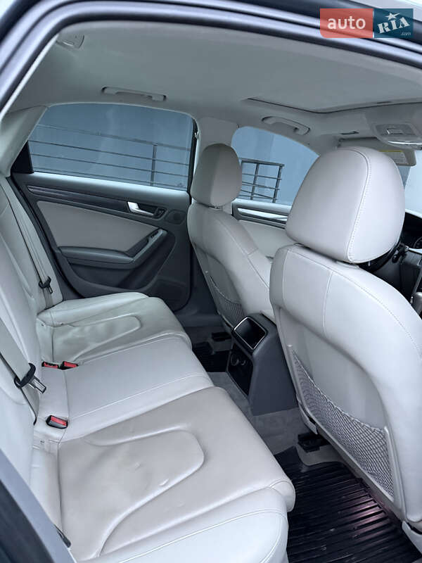 Седан Audi A4 2011 в Буковеле