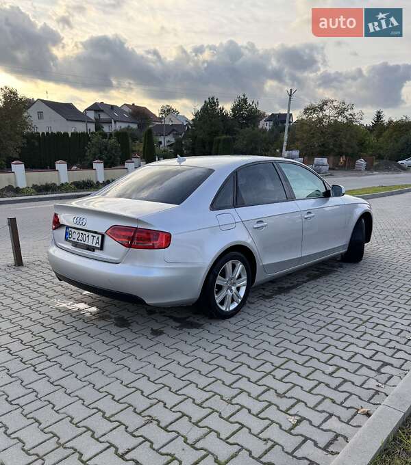 Седан Audi A4 2010 в Львове