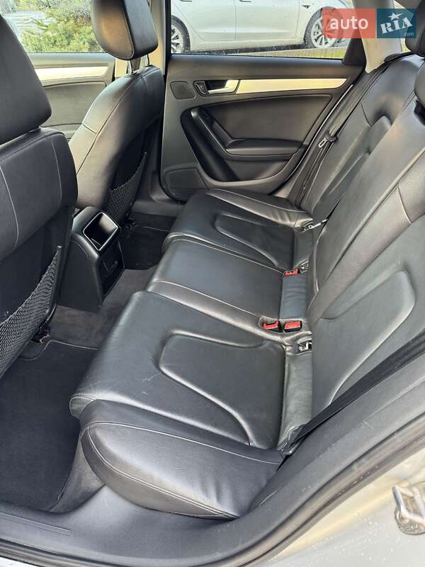 Седан Audi A4 2010 в Львове