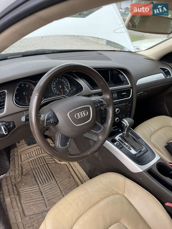 Седан Audi A4 2013 в Львове