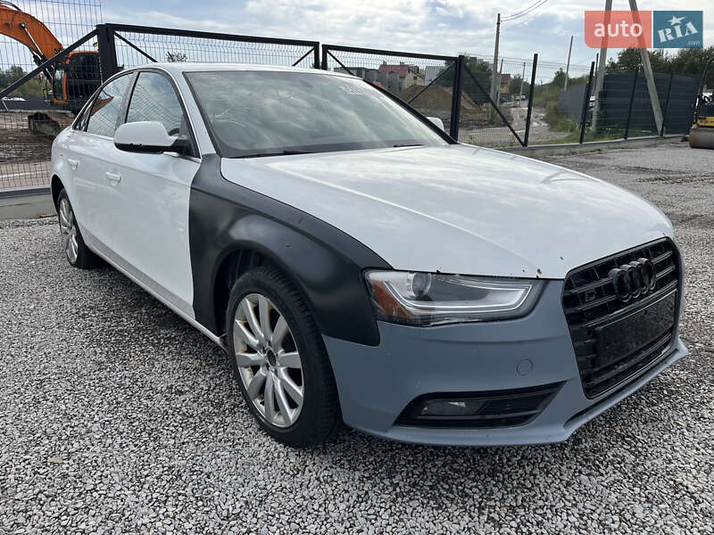 Седан Audi A4 2013 в Львове