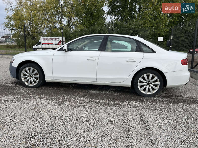 Седан Audi A4 2013 в Львове