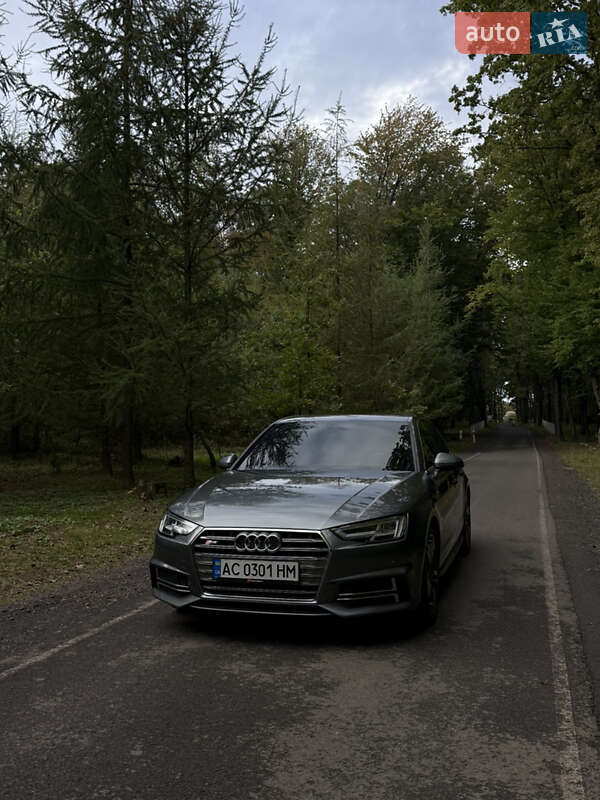 Седан Audi A4 2017 в Луцке