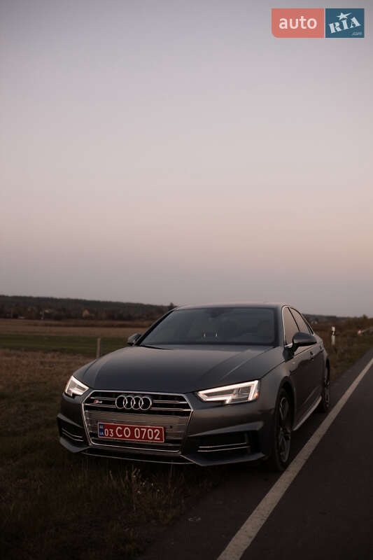 Седан Audi A4 2017 в Луцке