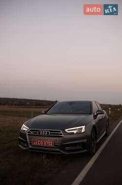 Седан Audi A4 2017 в 
