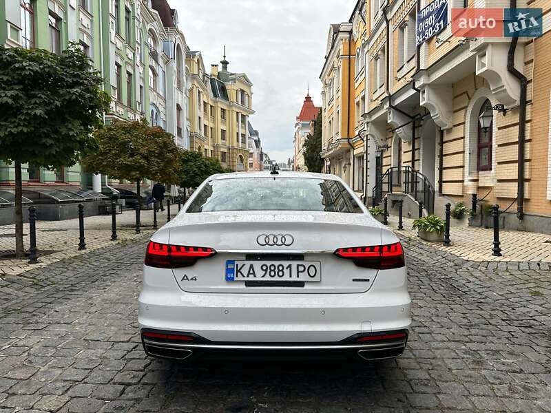 Седан Audi A4 2022 в Киеве