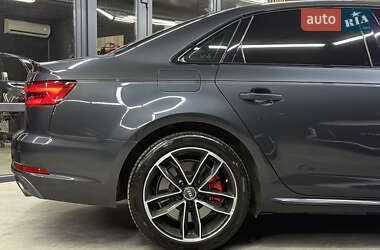 Седан Audi A4 2015 в 