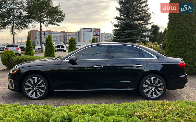 Седан Audi A4 2022 в Львове